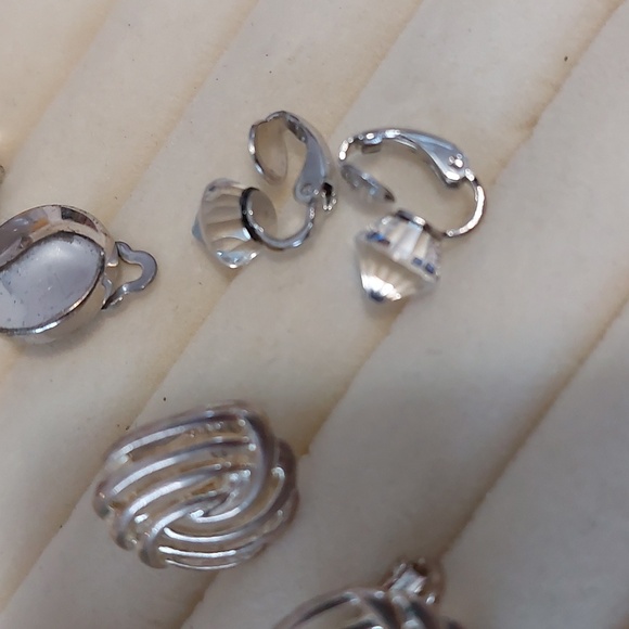 Lot Of 5 Pair Silvertone Clipon Clip On Earrings Liz Claibourne - Picture 4 of 7